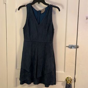Suede ruffle v-neck dress. Brand lr, size Med, new condition.